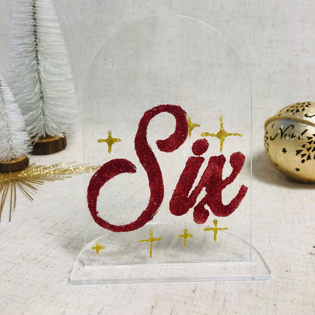 Personalisierbares Tischschild aus Acryl, rund