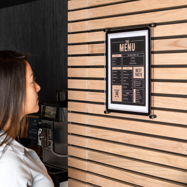 Schilderhalter aus Acryl